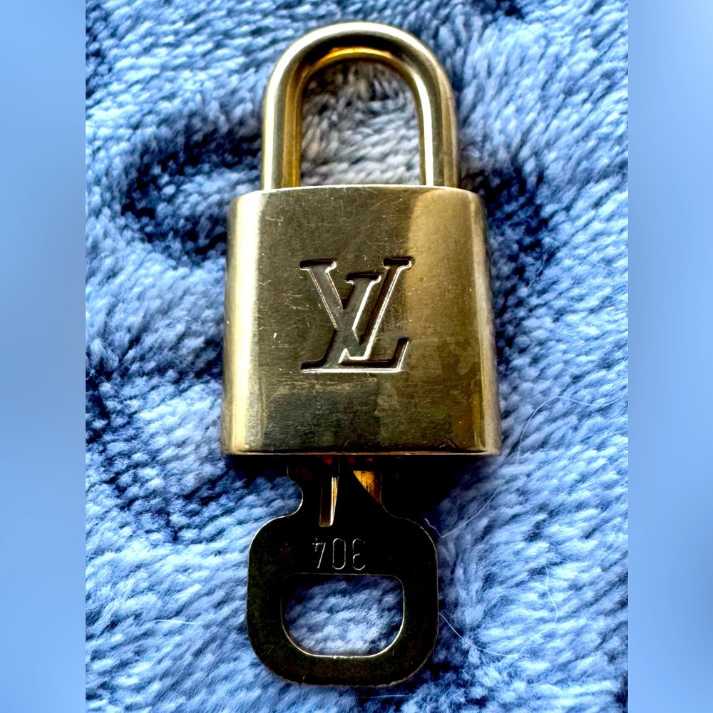 AUTHENTIC LOUIS VUITTON PADLOCK LOCK #304 GREAT CONDITION